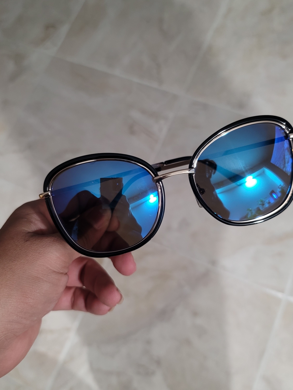 Stylish Blue Mirrored Women's Sunglasses